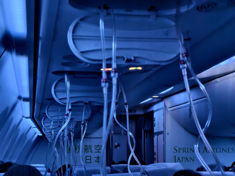 飛東京航班急墮 9000 米 (視頻)