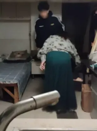 60 歲偽娘 1600 條偷拍視頻