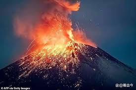 UFO 頻現，專家指蟲洞入口