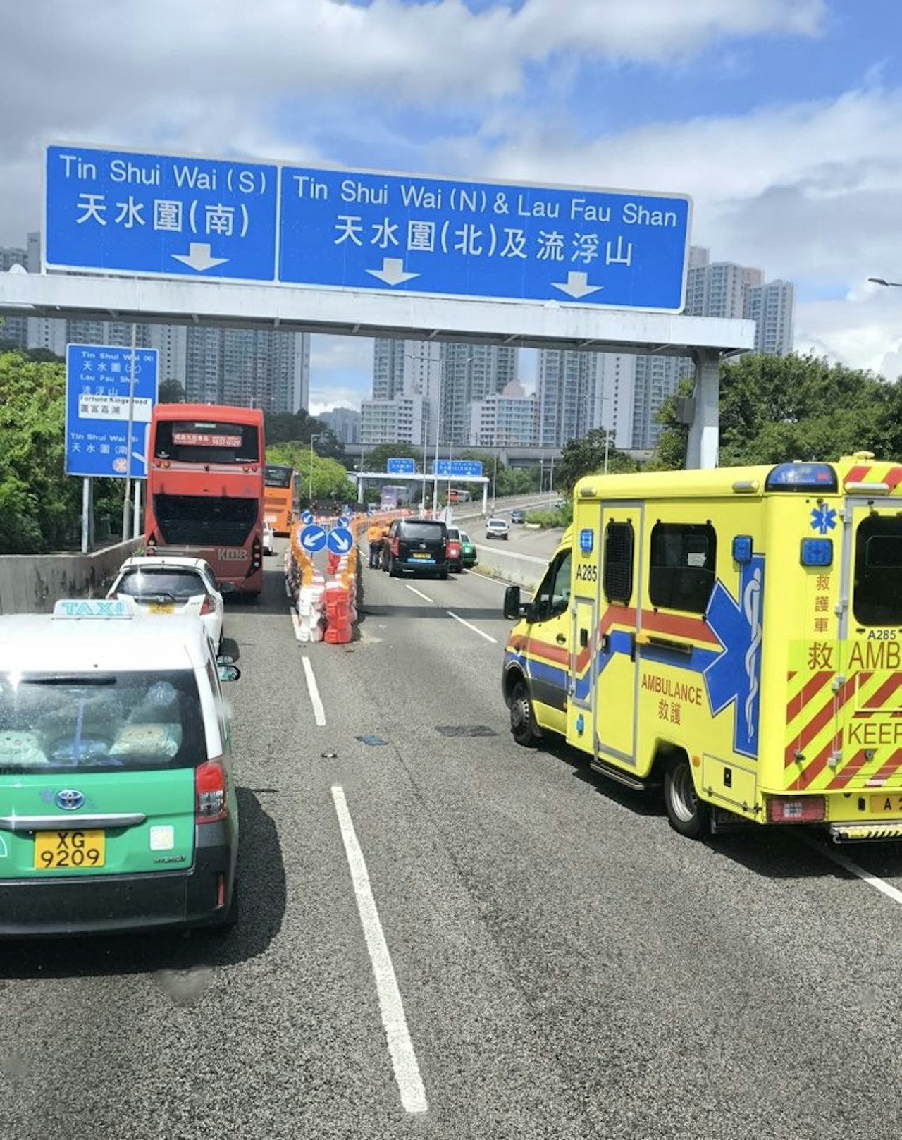 元朗三車相撞致交通擠塞